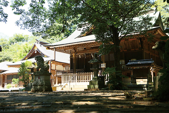 神崎神社の境内